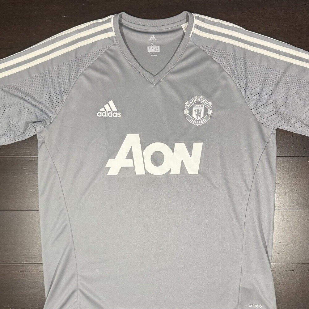 Adidas Manchester United Size XL Training Jersey Gray White England MUFC